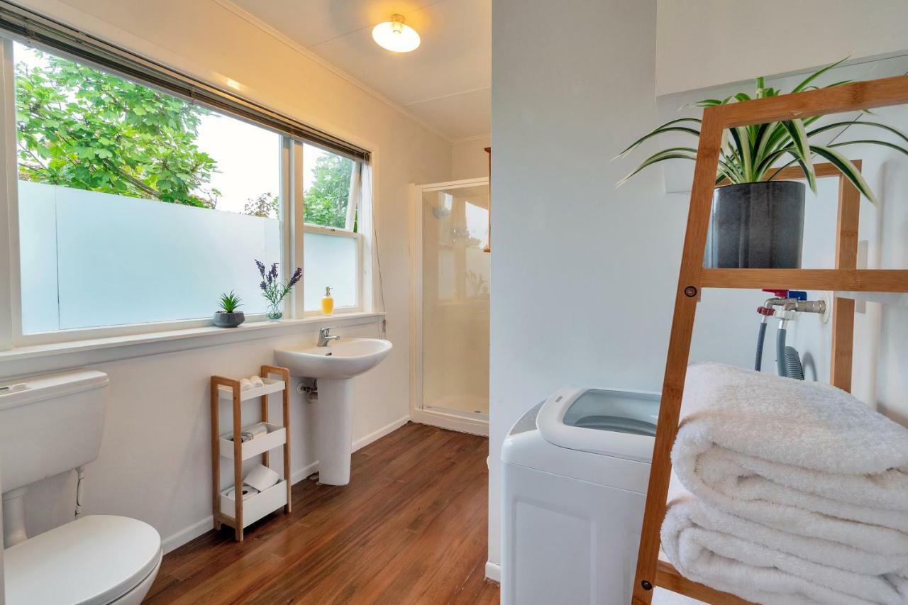 Sunny & Cozy Home Near Western Springs Auckland Exterior photo