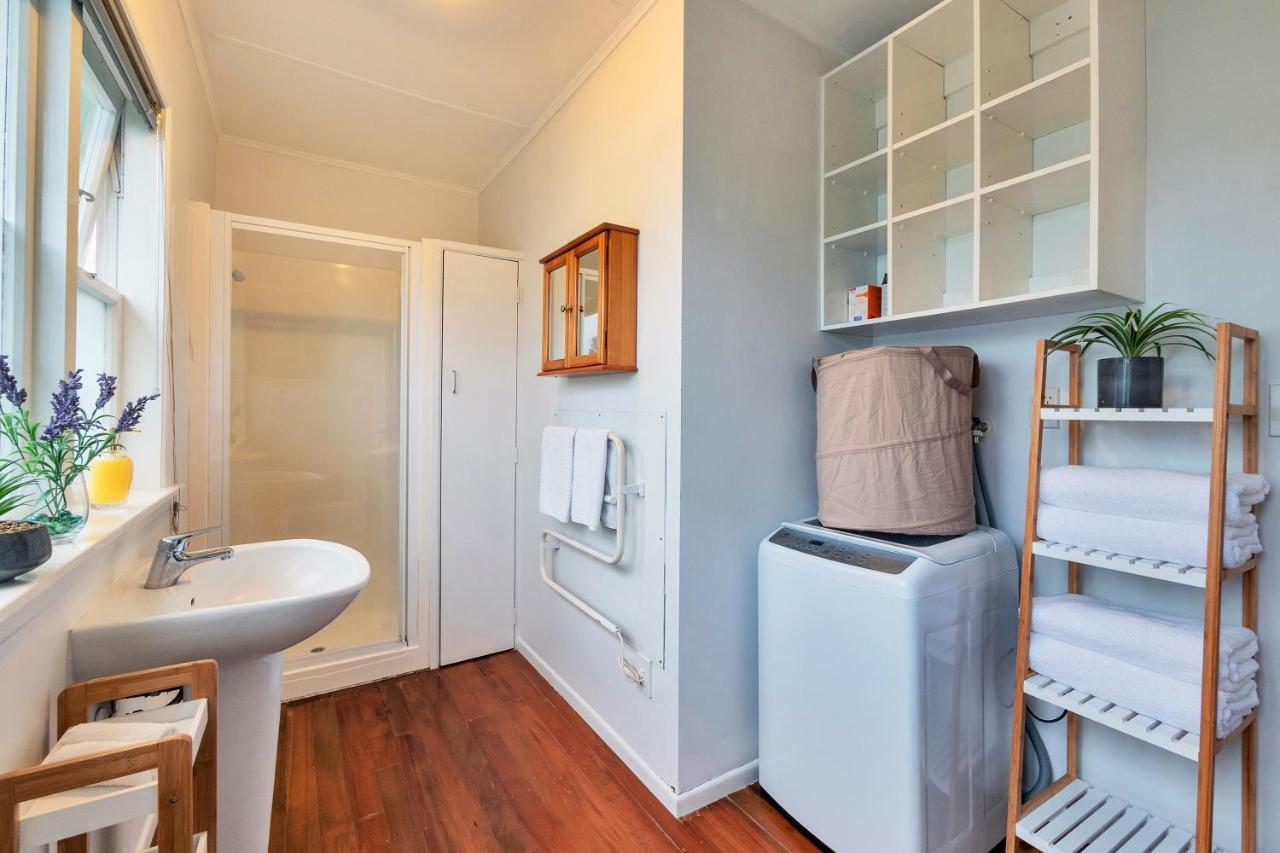 Sunny & Cozy Home Near Western Springs Auckland Exterior photo