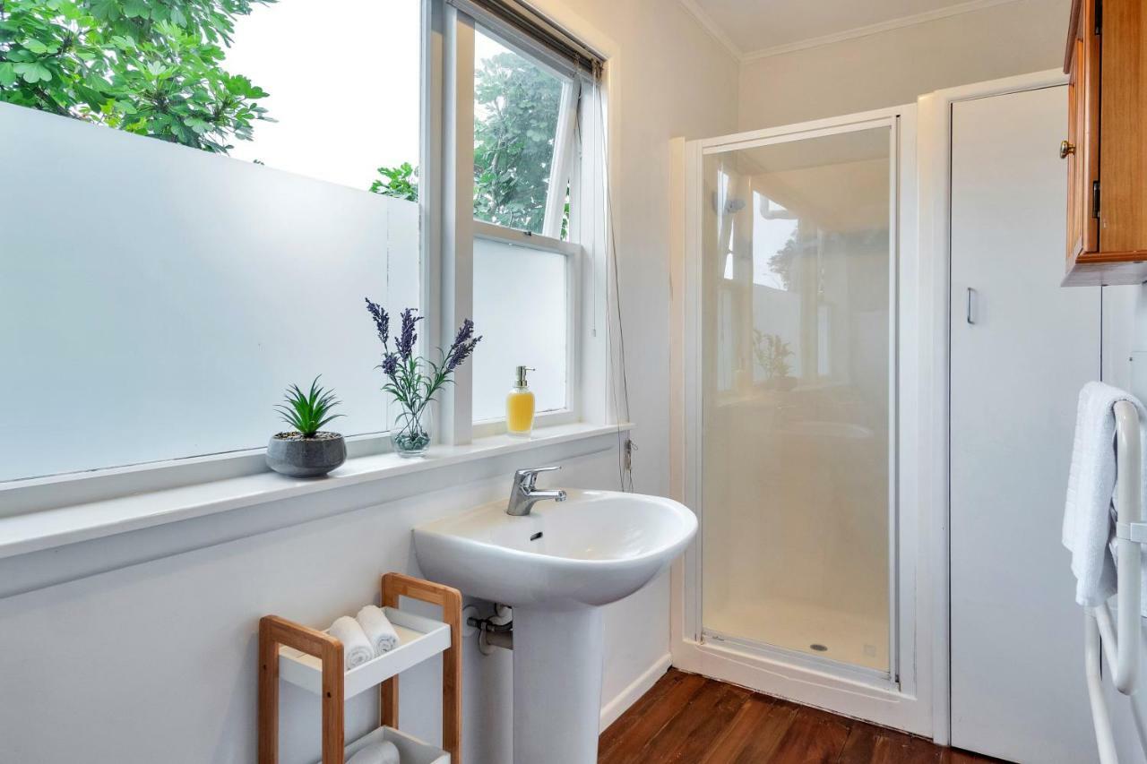 Sunny & Cozy Home Near Western Springs Auckland Exterior photo